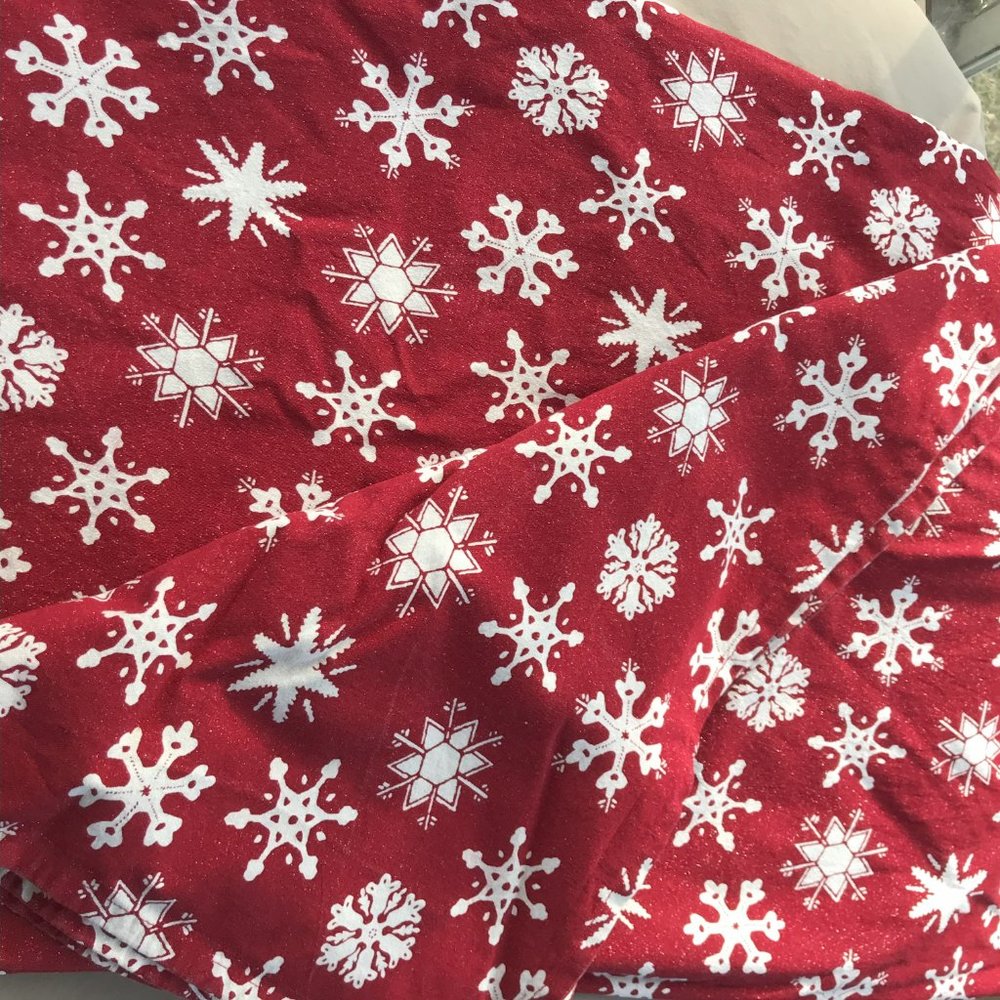 Red & White Snowflake Oblong Tablecloth Threshold Brand - Picture 3 of 7